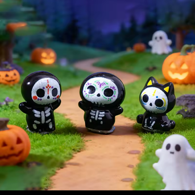 Mini kawaii resin Day of the Dead figurines, black skull and cat skeleton figures